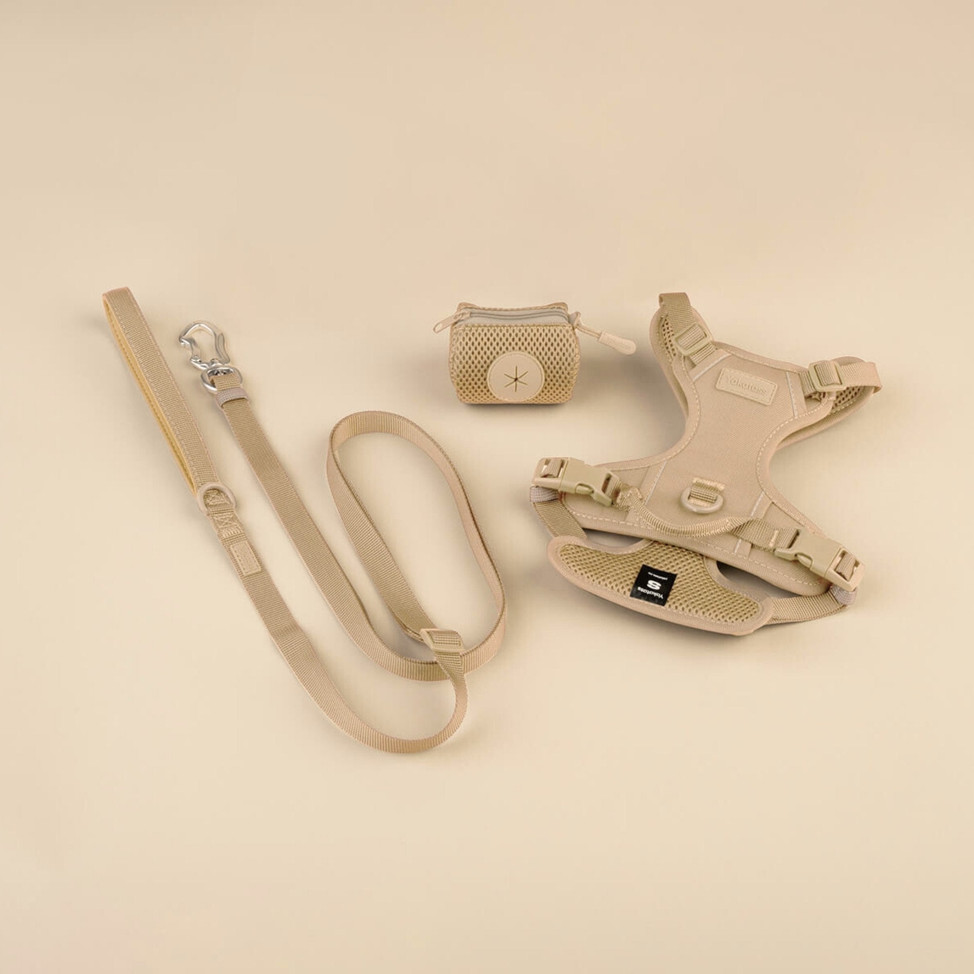 Beige yakatass pakke, hundesele, bånd og poseholder, slitesterkt, alt i samme farge.valp, voksen hund
