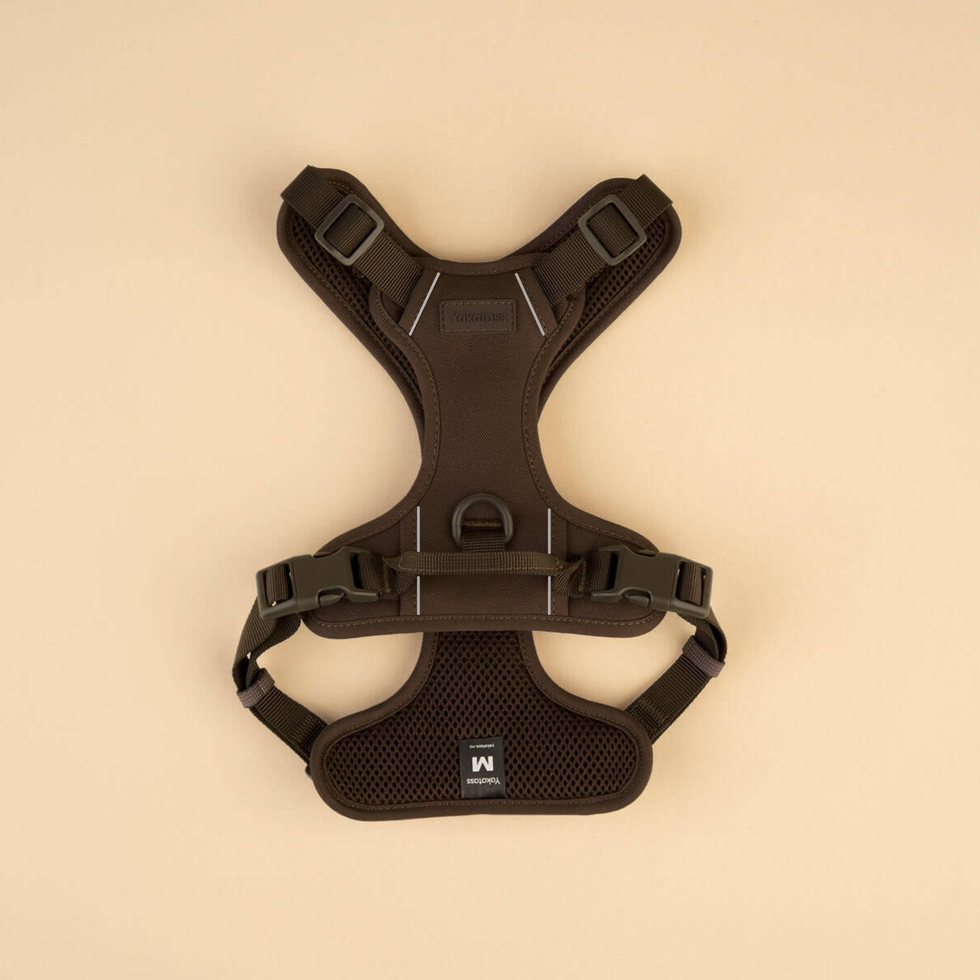 Generelle bilder

Brun hundesele i ergonomisk design for komfortable turer

Brun hundesele med justerbare stropper og solid metallring

Brun hundesele til hund, slitesterk og behagelig i bruk

Brun hundesele sett fra siden, myk polstring og god passform

På hund / i bruk

Hund med brun hundesele på tur i hverdagsmiljø

Liten hund iført brun hundesele med sikker passform

Medium hund med brun hundesele, justert for optimal komfort

Detaljbilder

Detalj av brun hundesele med kraftig spenne og sømmer

Metallri