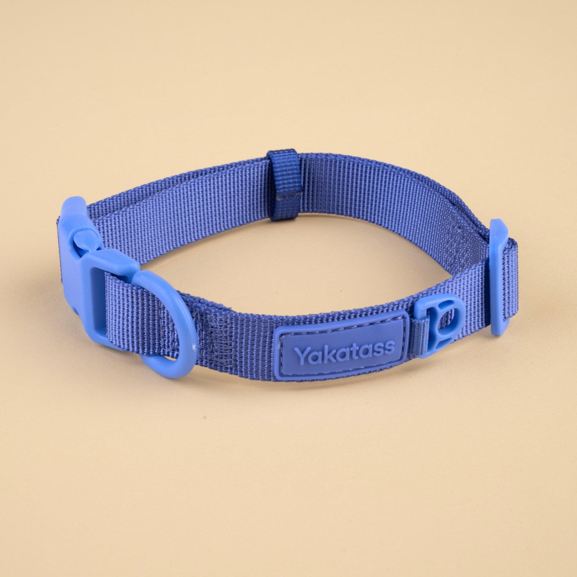 Lyseblått halsbånd