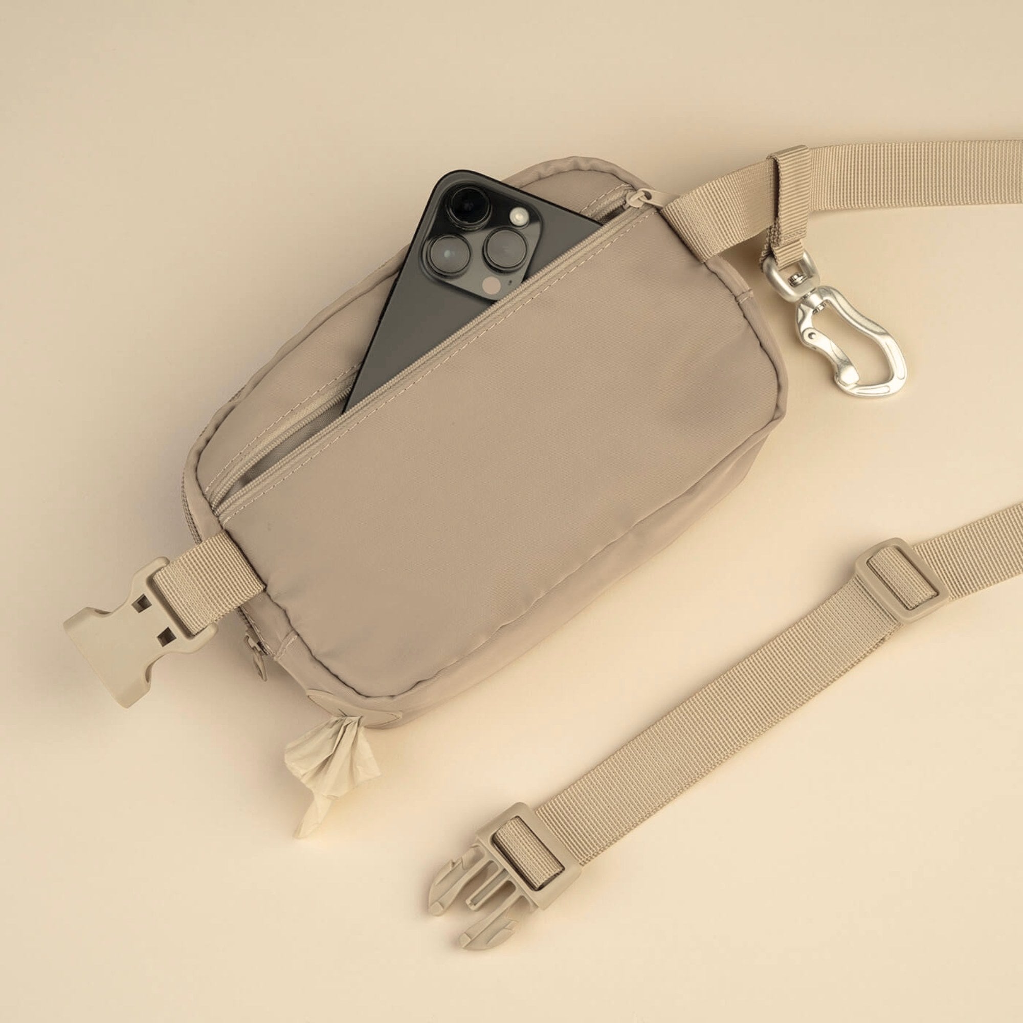 stash bag beige bakside hund 